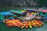 kayaking in halong bay