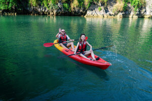 mon-cherie-cruise-halong-lan.ha.bay-kayak