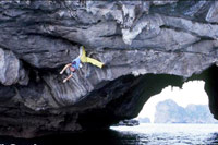 rock climbing halong bay cat ba